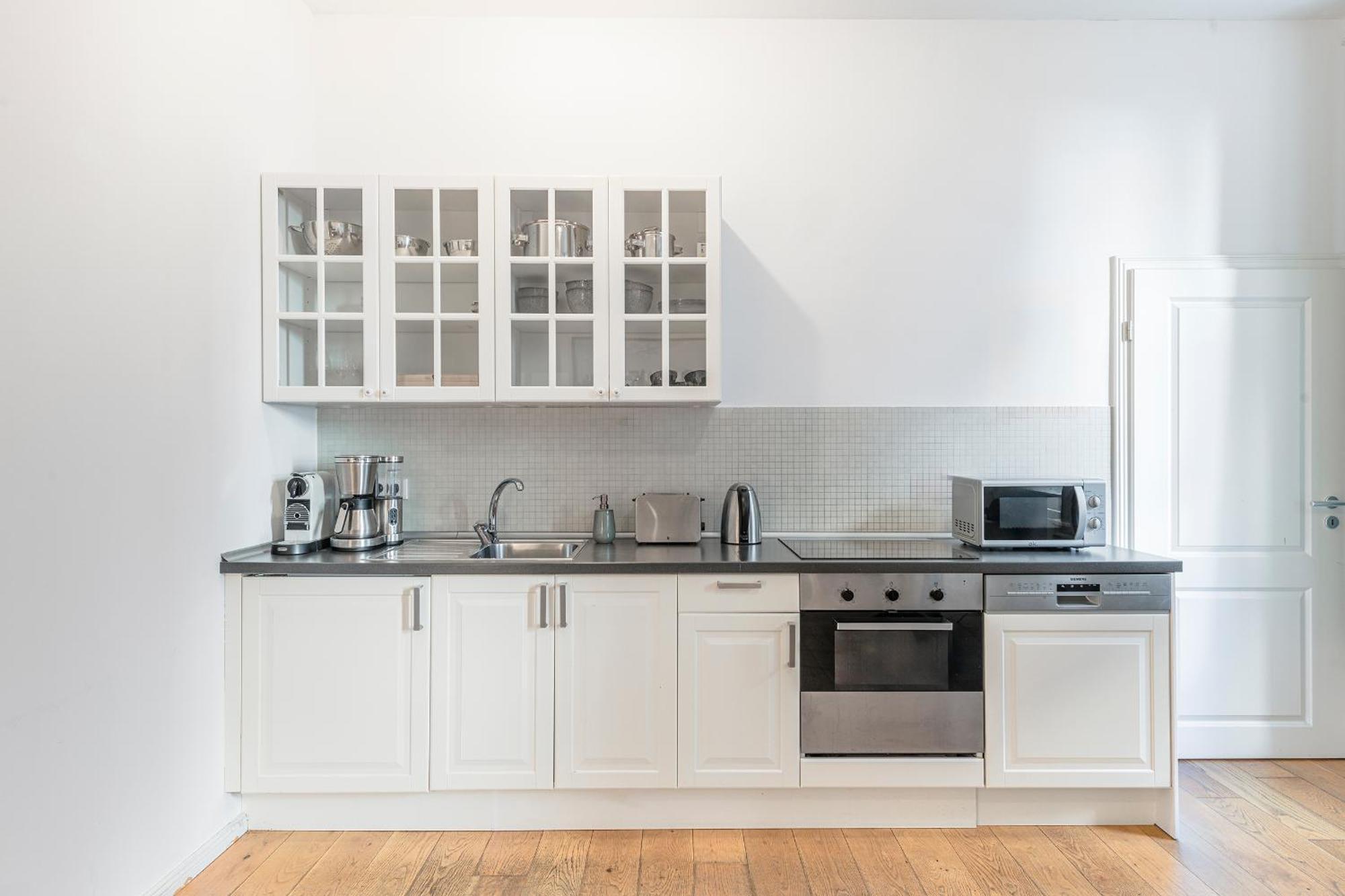 Lofty Torstr Apartments, 4 Unique Units From 1-3 Bedrooms In Mitte, Ideal For Families & Groups, From 2 Up To 8 Guests — Photos 1